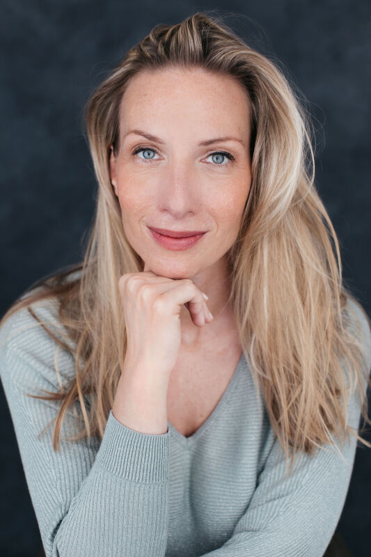 Annemieke, bij Hebbes casting bureau