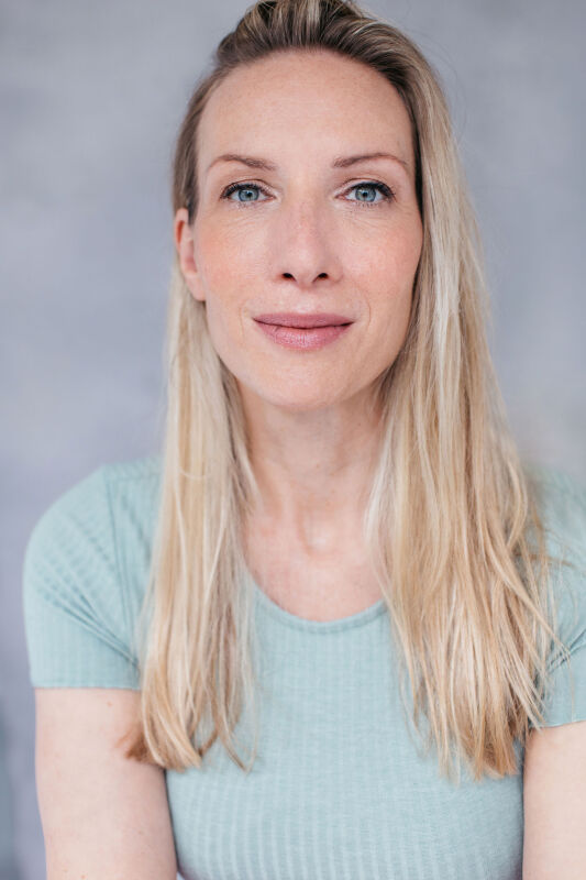 Annemieke, bij Hebbes casting bureau