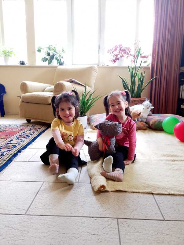 Laela & Bibian, bij Hebbes casting bureau